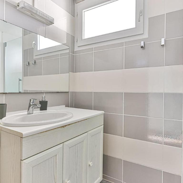 House and adjoining studio to accommodate 8 people - Ferienhaus - 9