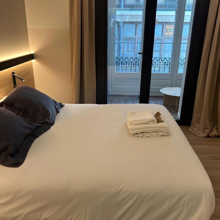 Hostalin Barcelona Gran Via - Superior Double Room - 2
