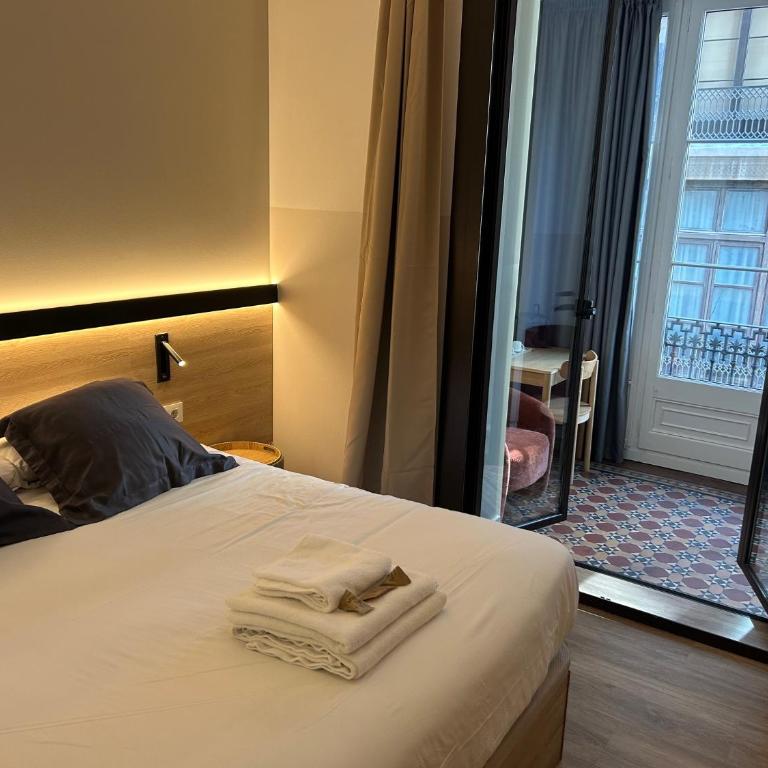 Hostalin Barcelona Gran Via - Superior Double Room - 9
