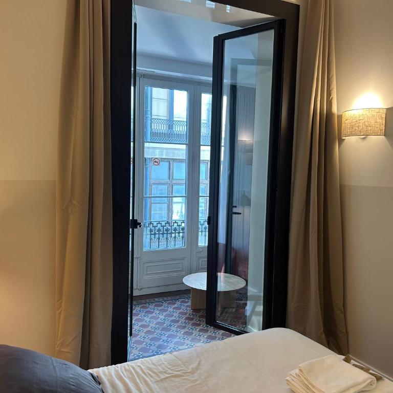 Hostalin Barcelona Gran Via - Superior Double Room - 5