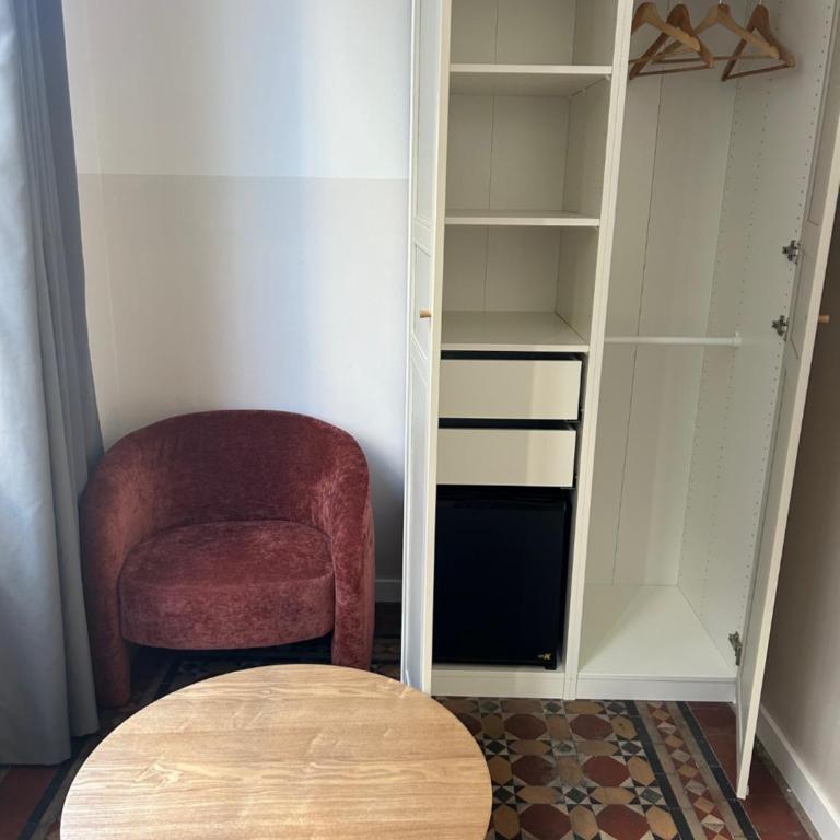 Hostalin Barcelona Gran Via - Superior Double Room - 10