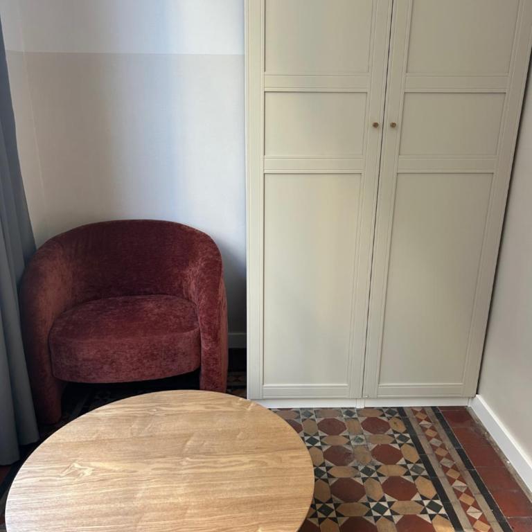 Hostalin Barcelona Gran Via - Superior Double Room - 12
