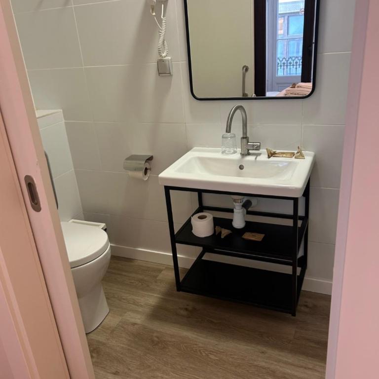 Hostalin Barcelona Gran Via - Superior Double Room - 19