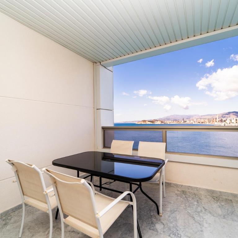 Amazing Seaview 2BR Apartment in Benidorm - Two-Bedroom Apartment - 1