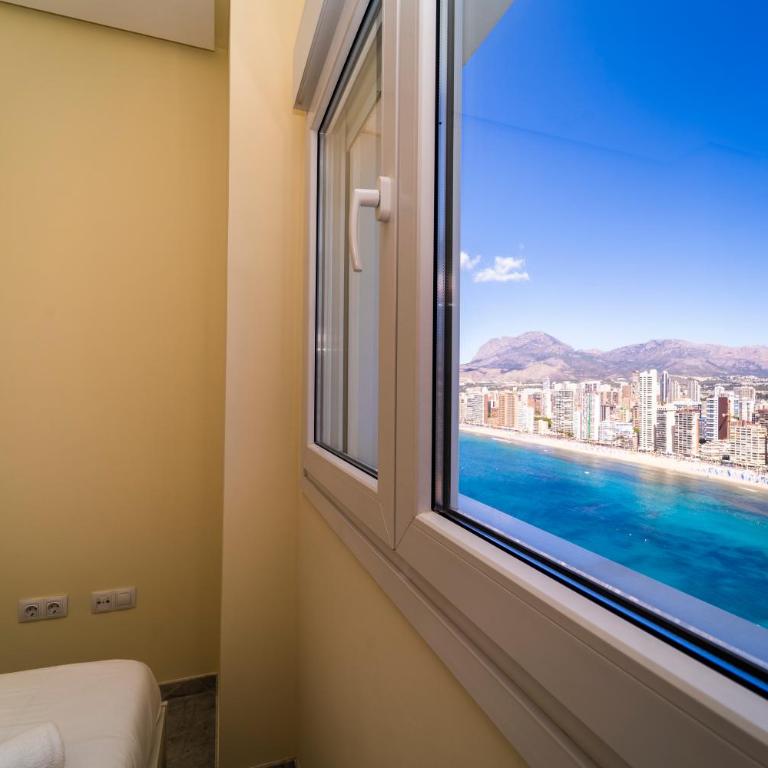 Amazing Seaview 2BR Apartment in Benidorm - Two-Bedroom Apartment - 6