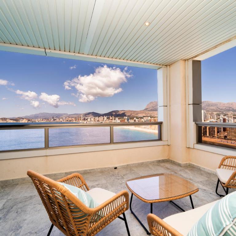 Amazing Seaview 2BR Apartment in Benidorm - Two-Bedroom Apartment - 8