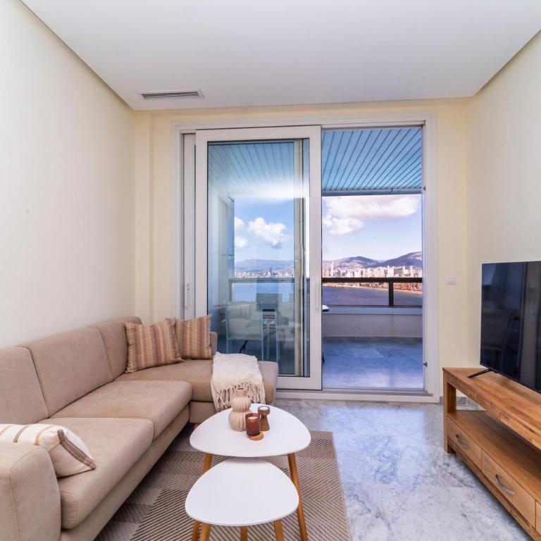 Amazing Seaview 2BR Apartment in Benidorm - Two-Bedroom Apartment - 9