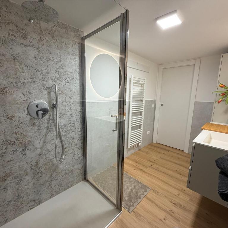 GIULIA LAKE RETREAt - One-Bedroom Apartment - 9