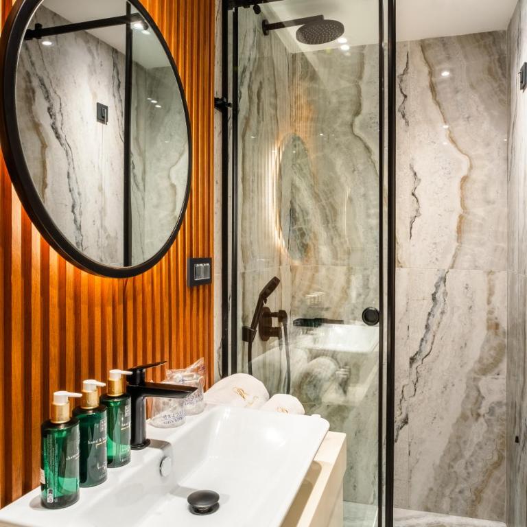 Boutique Hotel Villa Royal - One-Bedroom Apartment with Balcony and Sea View - 8