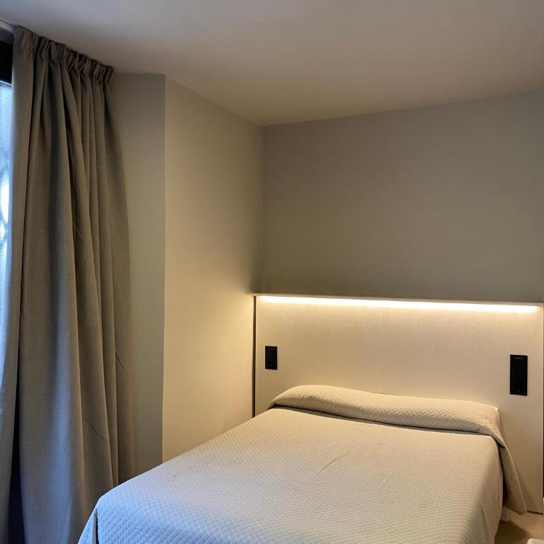 Pensión Coral - Small Double Room - 3