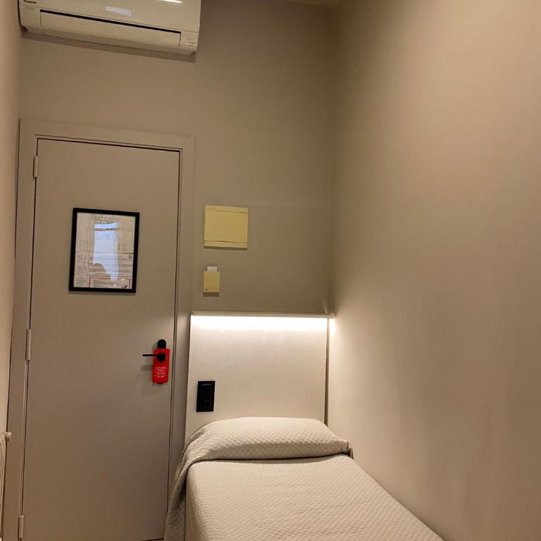 Pensión Coral - Single Room with Shared Shower and Toilet - 2