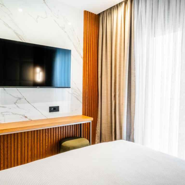 Boutique Hotel Villa Royal - One-Bedroom Apartment with Balcony and Sea View - 6