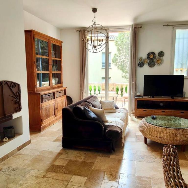 House 5p with garden and pool aircon - Vacation Home - 2