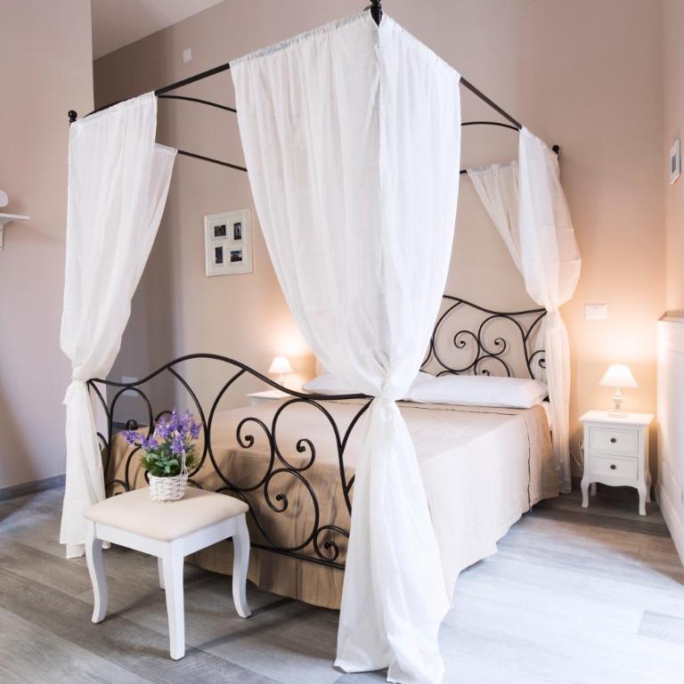 Dimora Partenopea - Deluxe Double Room with Balcony - 3