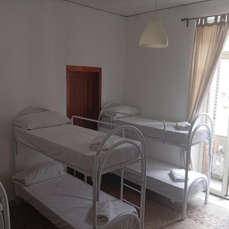 Sunset hostel Palermo - Dormitorio Femminile con 8 Letti - 4
