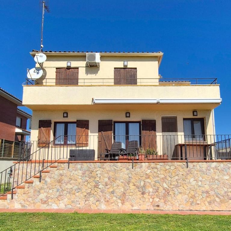 Casa fantástica en zona tranquila Un alojamiento para todos Nuestra casa es perfecta tanto para familias y amigos que buscan descanso, como para ciclistas que desean explorar la zona Para ciclistas ofrecemos un espacio seguro para guardar bicicle - Casa de 5 dormitorios - 1