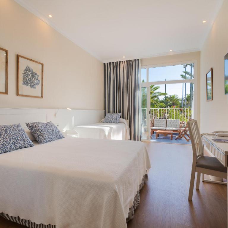 VIK Hotel San Antonio - Habitación Familiar con vistas al jardín (3 adultos + 1 niño) - 4