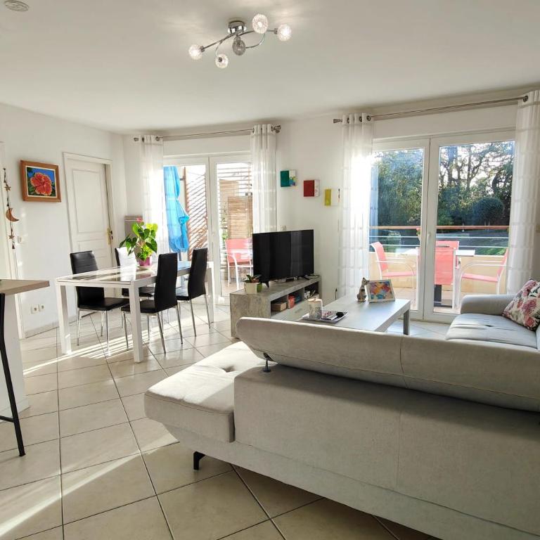 3P spacieux avec terrasse et piscine commune - Appartement - 3