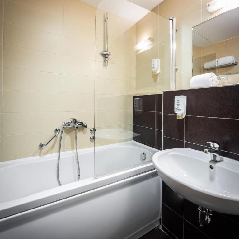 Nobel Inn Hotel - Standardna Dvokrevetna Soba sa Bračnim Krevetom/Zasebnim Krevetima - 3