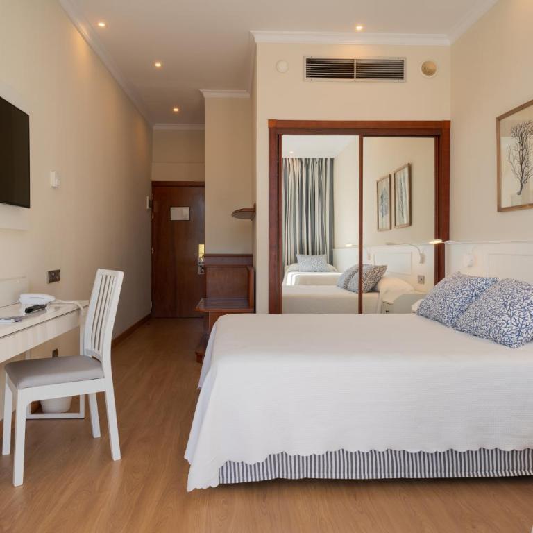 VIK Hotel San Antonio - Habitación Familiar con vistas al jardín (3 adultos + 1 niño) - 5