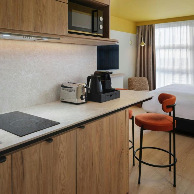 Residence Inn by Marriott Lille - King Studio with City View - High Floor - 2