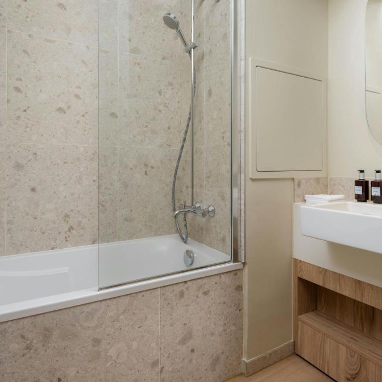 Residence Inn by Marriott Lille - One-Bedroom Apartment with King Bed and Sofa Bed - City View - 7