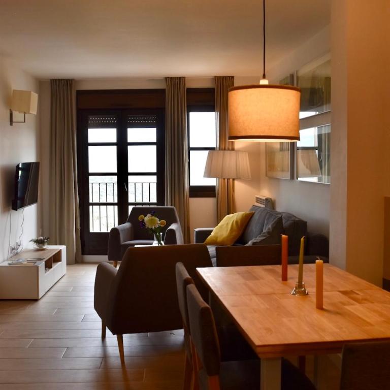 Casa albañil, aptos en la Ribagorza, arte, ciclismo, naturaleza y enoturismo, entre Graus y Torreciudad - Apartment - Disability Access - 24