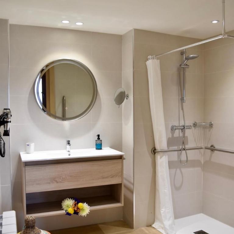 Casa albañil, aptos en la Ribagorza, arte, ciclismo, naturaleza y enoturismo, entre Graus y Torreciudad - Apartment - Disability Access - 25