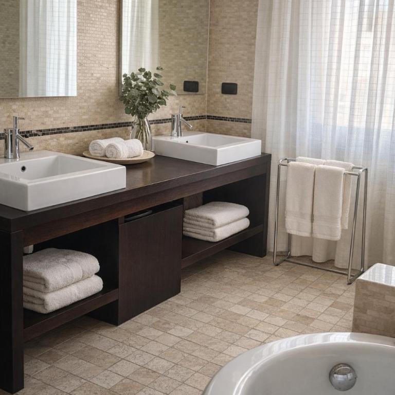 Sunshine Luxury Apartment - spacious house - Lake View - Pool - Two-Bedroom Apartment - 13