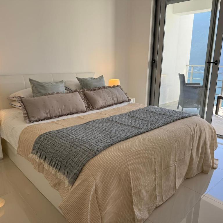 2montenegro VISTA Apartments - One-Bedroom Apartment with Balcony and Sea View - 2