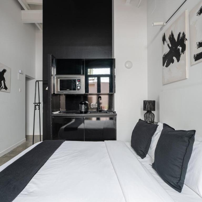 Apartamentos General Castaños 36 - Studio with Balcony - 3