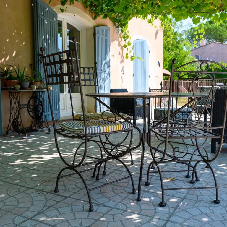 La Tarente - Bedoin - Mont Ventoux - 3 étoiles - Mas provençal - 8 à 10 personnes - Idéal famille ou cyclistes - Maison de Vacances 3 Chambres - 13