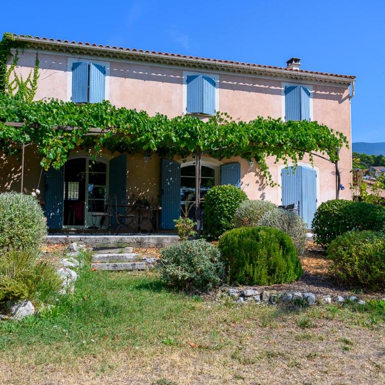 La Tarente - Bedoin - Mont Ventoux - 3 étoiles - Mas provençal - 8 à 10 personnes - Idéal famille ou cyclistes - Maison de Vacances 3 Chambres - 6