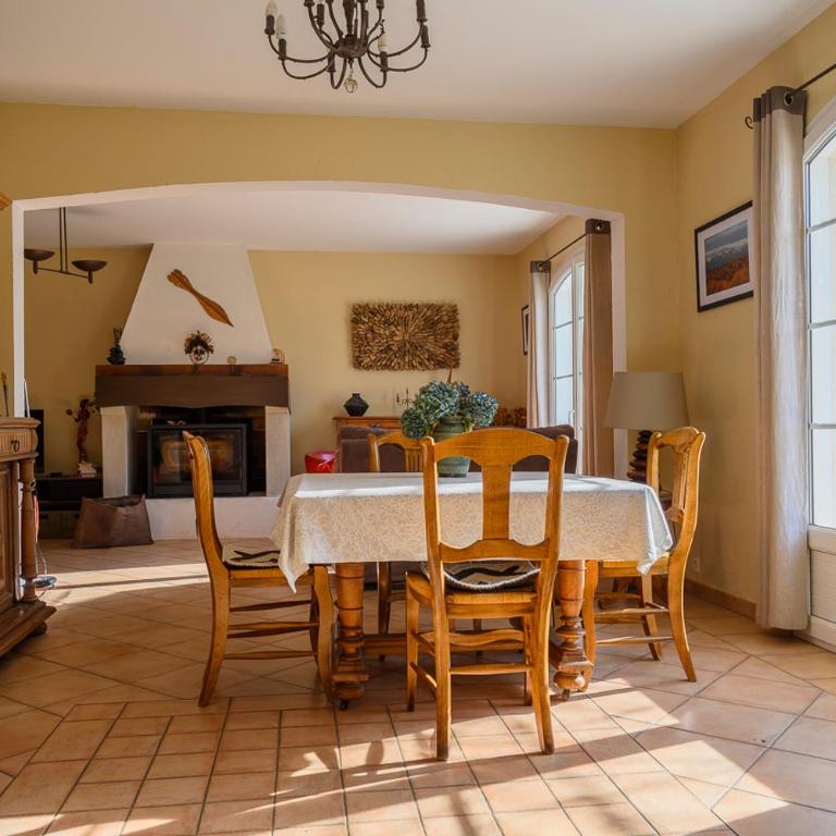 La Tarente - Bedoin - Mont Ventoux - 3 étoiles - Mas provençal - 8 à 10 personnes - Idéal famille ou cyclistes - Maison de Vacances 3 Chambres - 18