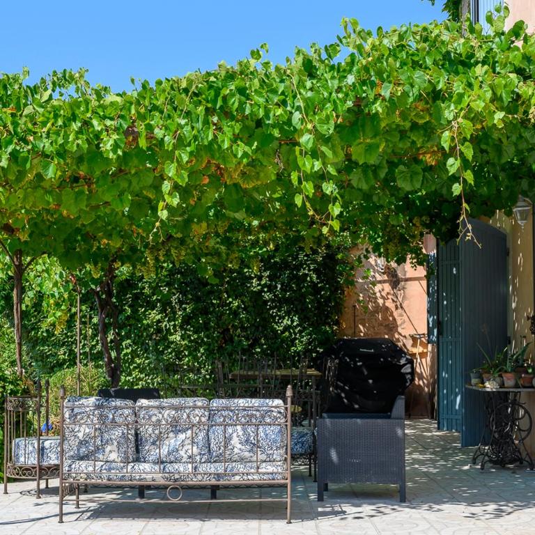 La Tarente - Bedoin - Mont Ventoux - 3 étoiles - Mas provençal - 8 à 10 personnes - Idéal famille ou cyclistes - Maison de Vacances 3 Chambres - 8