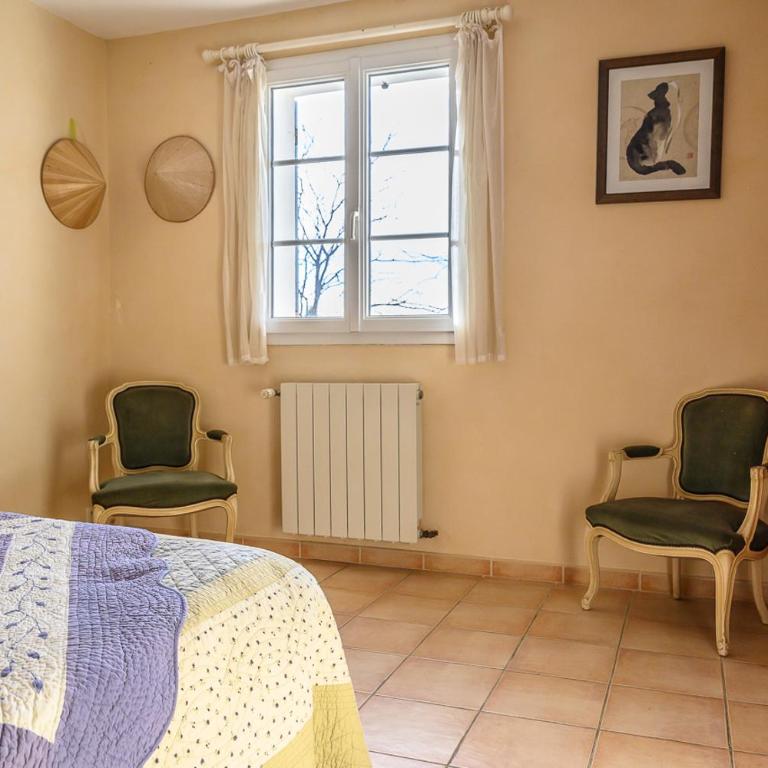 La Tarente - Bedoin - Mont Ventoux - 3 étoiles - Mas provençal - 8 à 10 personnes - Idéal famille ou cyclistes - Maison de Vacances 3 Chambres - 24