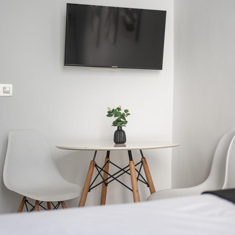Apartamentos General Castaños 36 - Studio with Balcony - 1