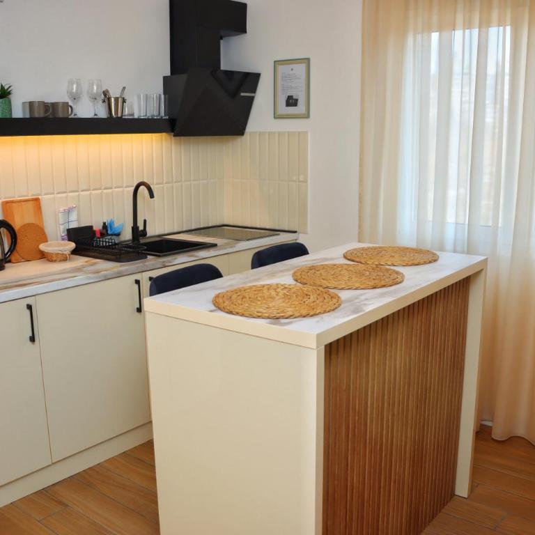 Giorgio Luxury Suites - Studio - 4
