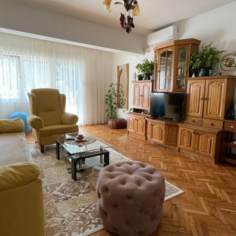 Golden Grape House - Three-Bedroom House - 14