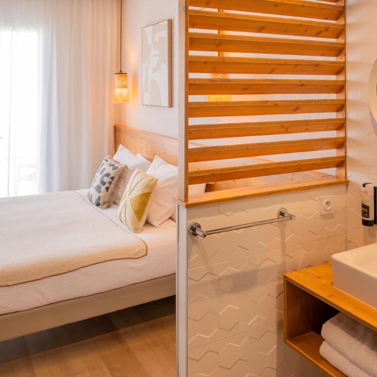 Hôtel Café Miramar - Chambre Double ou Lits Jumeaux - Vue Latérale sur Mer - 8