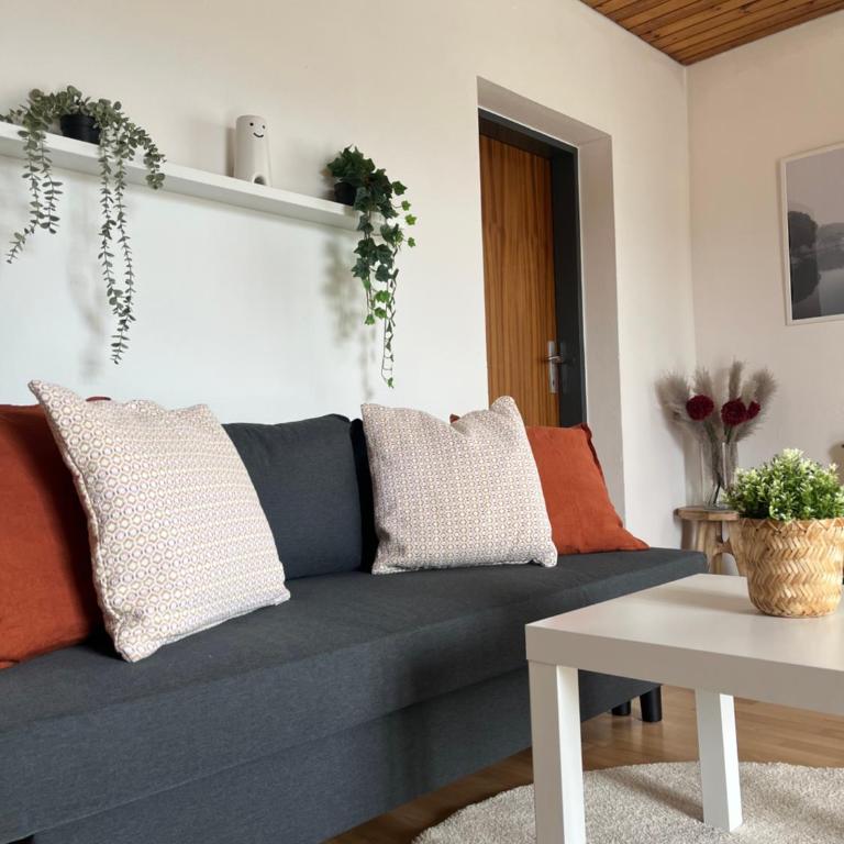 Flo und Vanessas Ferienwohnungen - Apartment mit 1 Schlafzimmer und Seeblick - 1