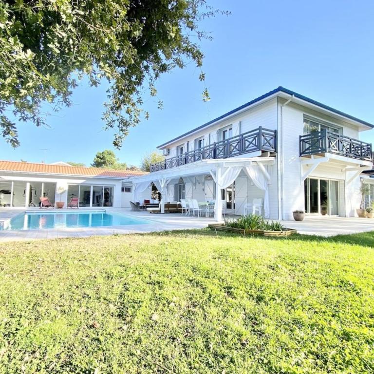 Sublime propriété au coeur de la Hume - Villa - 1
