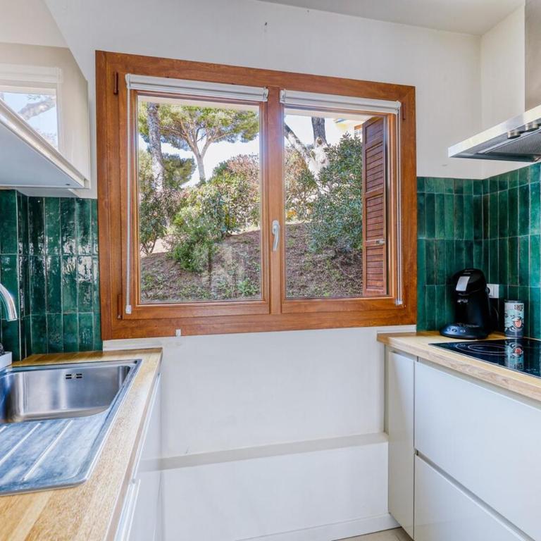 Stunning modern 2 Br with pool 5-min walk to - Appartement 2 Chambres - 6