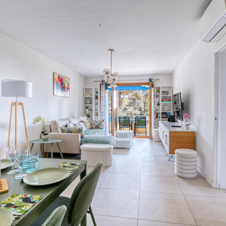 Stunning modern 2 Br with pool 5-min walk to - Appartement 2 Chambres - 26