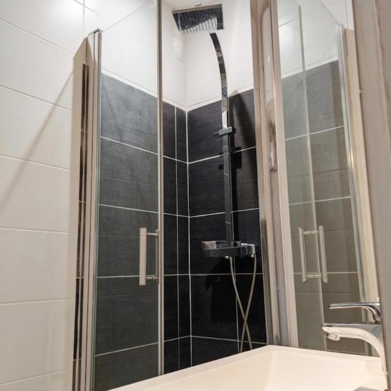 Cocon moderne à deux pas de la gare Ideal couple - Apartamento de 1 dormitorio - 6