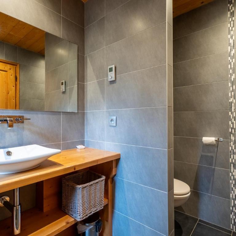 Hameau des clos Virolet - Chambre Triple avec Baignoire - 1