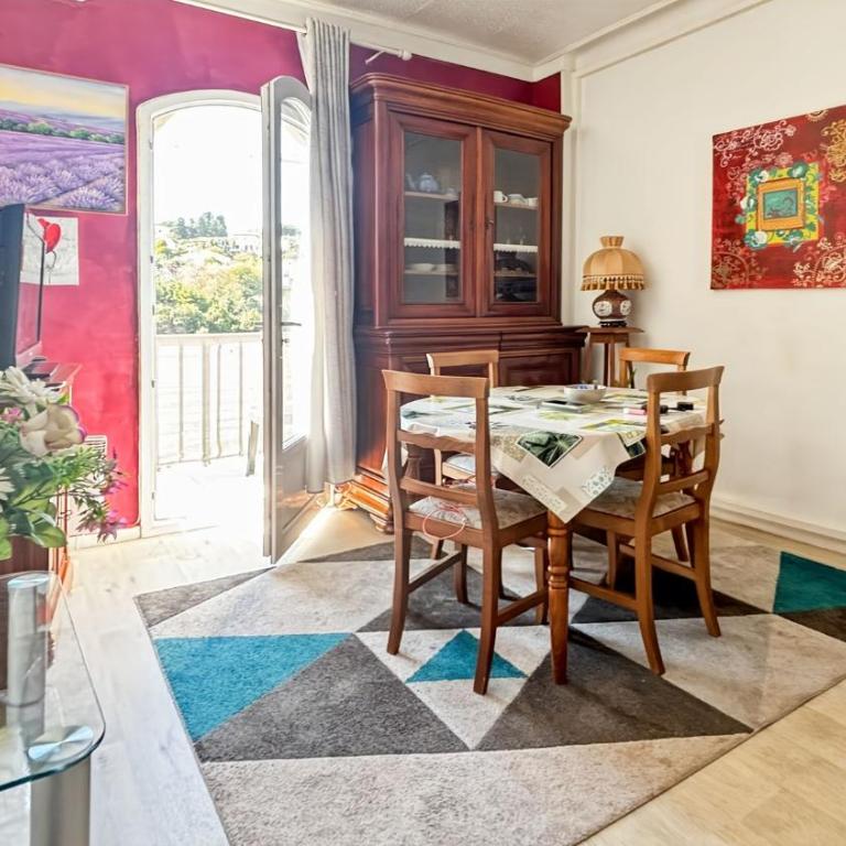 Family 3-Bedroom Apartment Near Downtown Cannes - Apartment - 1