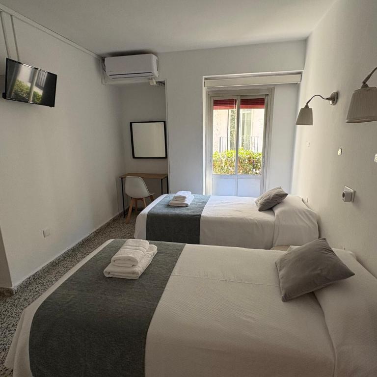 Hostal Paco Marbella - Habitación Doble con balcón - 2 camas - 2
