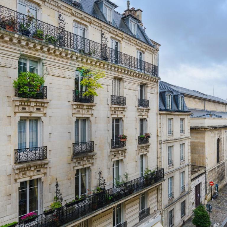 Paris Center St Claude residence - Two-Bedroom Apartment - 10