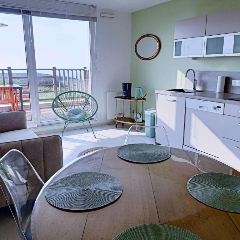 Appartement avec Terrasse et Parking Privatif, Proche Commerces - FR-1-675-28 - Apartment - 11